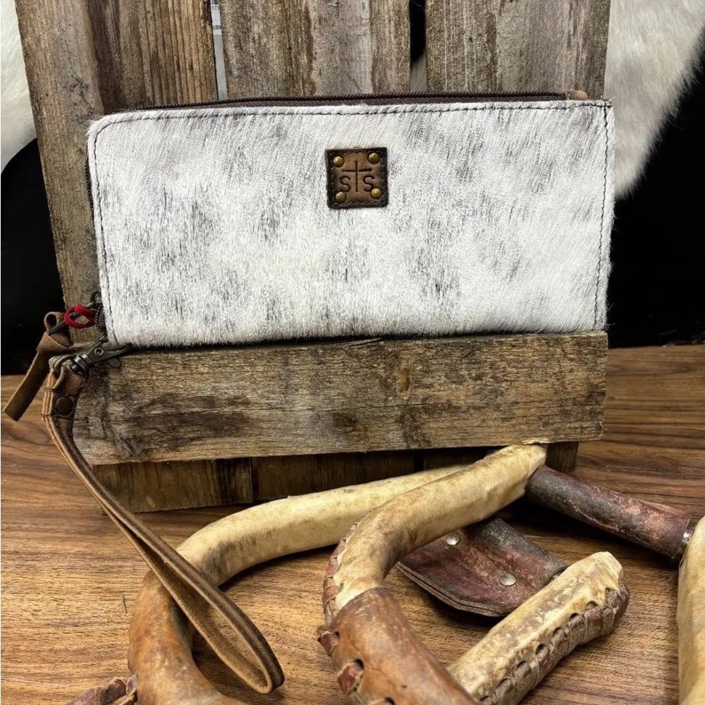 STS cowhide clutch